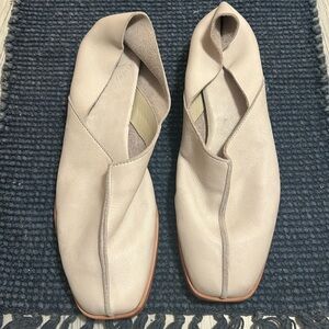 BNWT Bird of Flight Rainbow Loafer